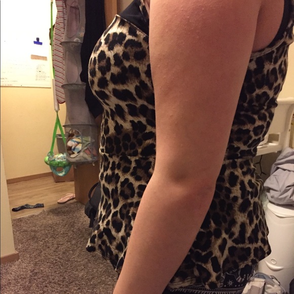 Peplum leopard top - Picture 3 of 6